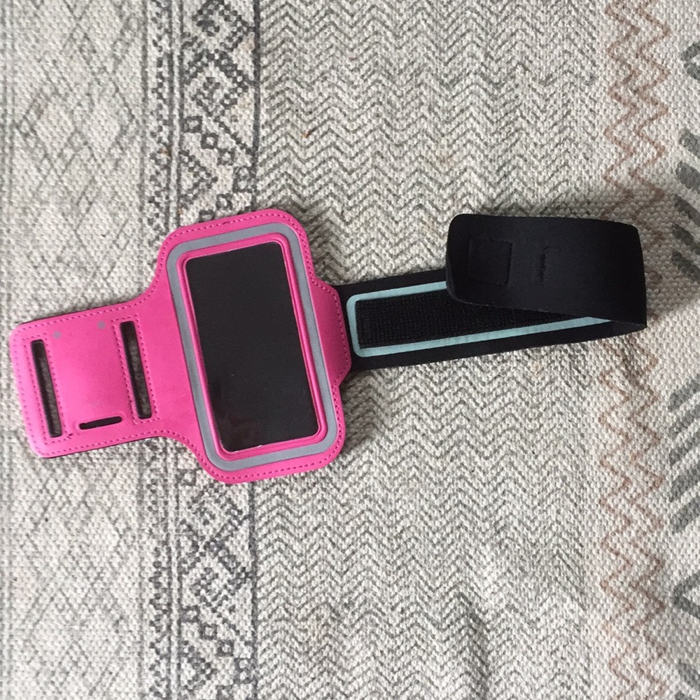 Running arm band for iPhone 5